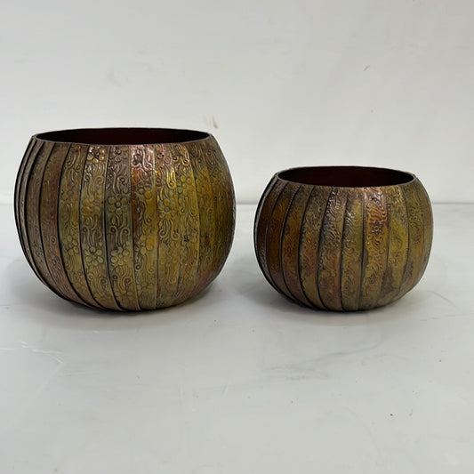 Set of 2 small pots