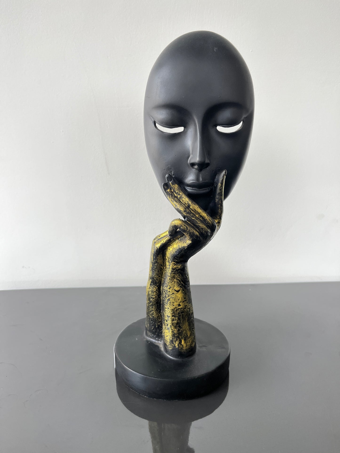 Wondering Face Statue