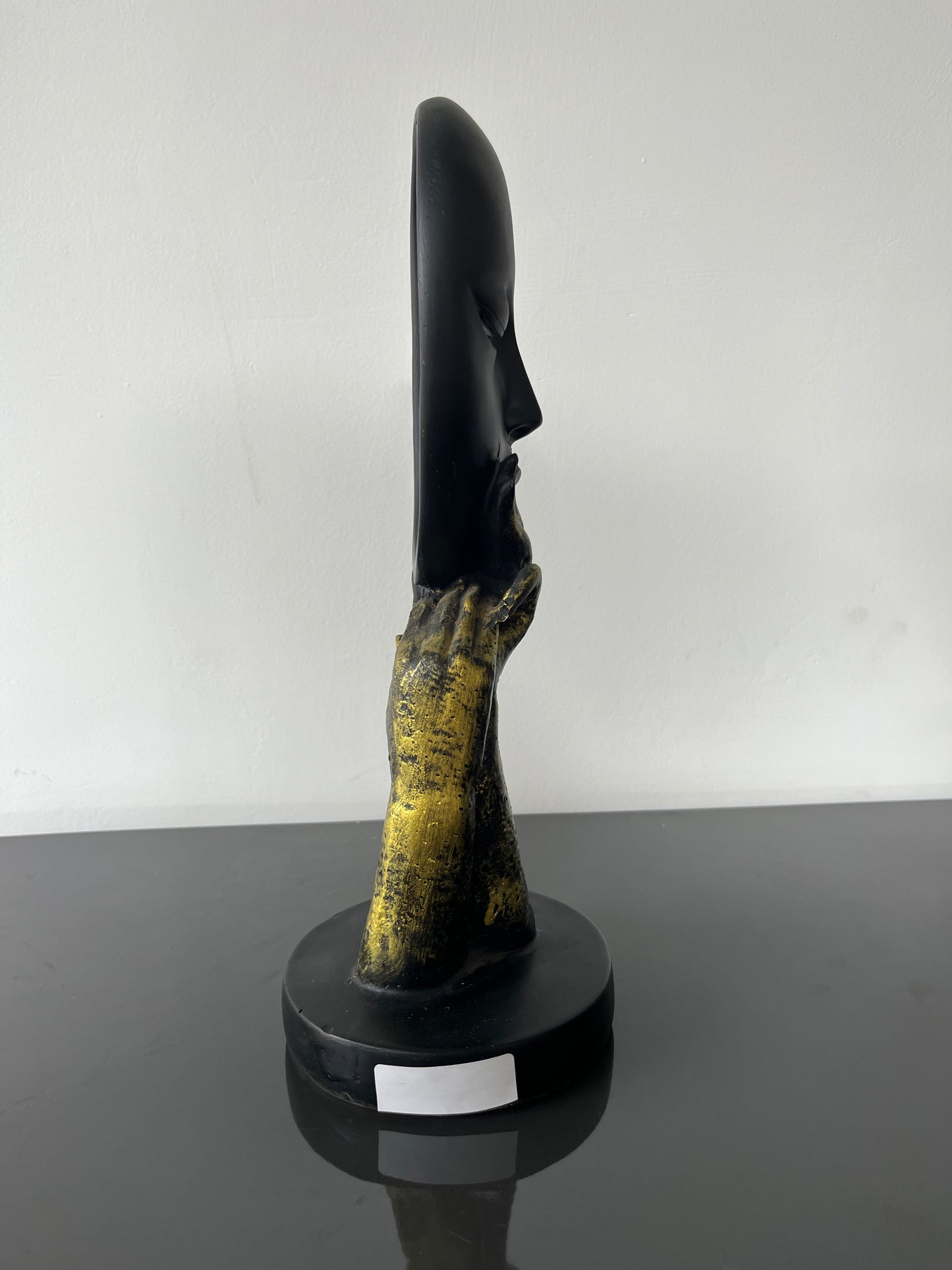 Wondering Face Statue