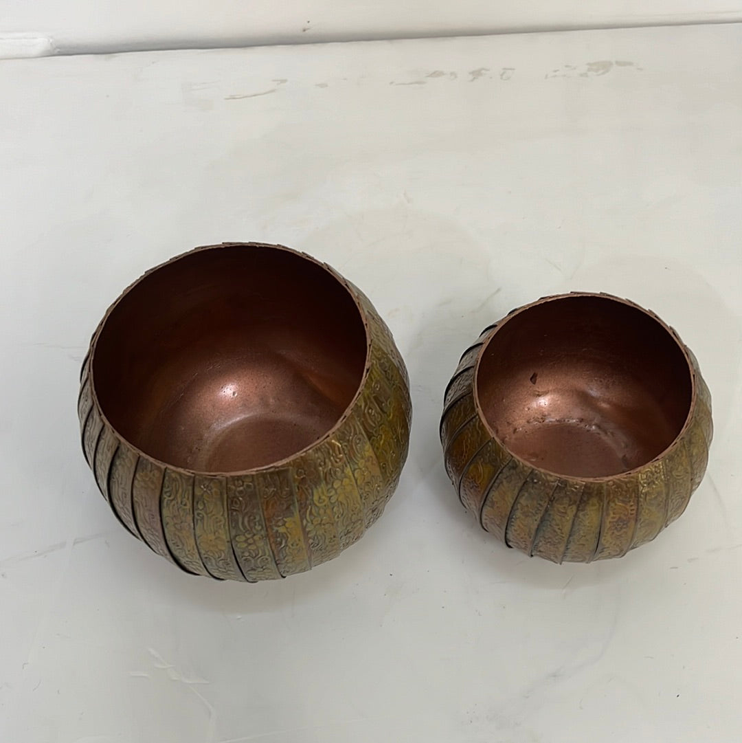 Set of 2 small pots